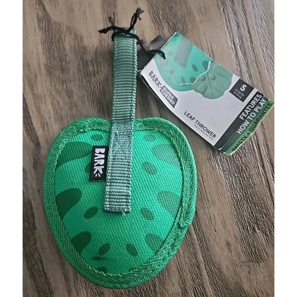 NWT Bark Box Leaf Thrower Super Chewer Dog Toy Size Small Rip & Reveal